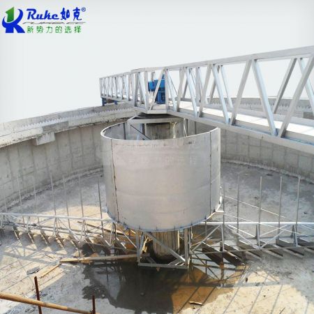 濃縮池懸掛式中心傳動刮泥機垂架式中心傳動刮吸泥機